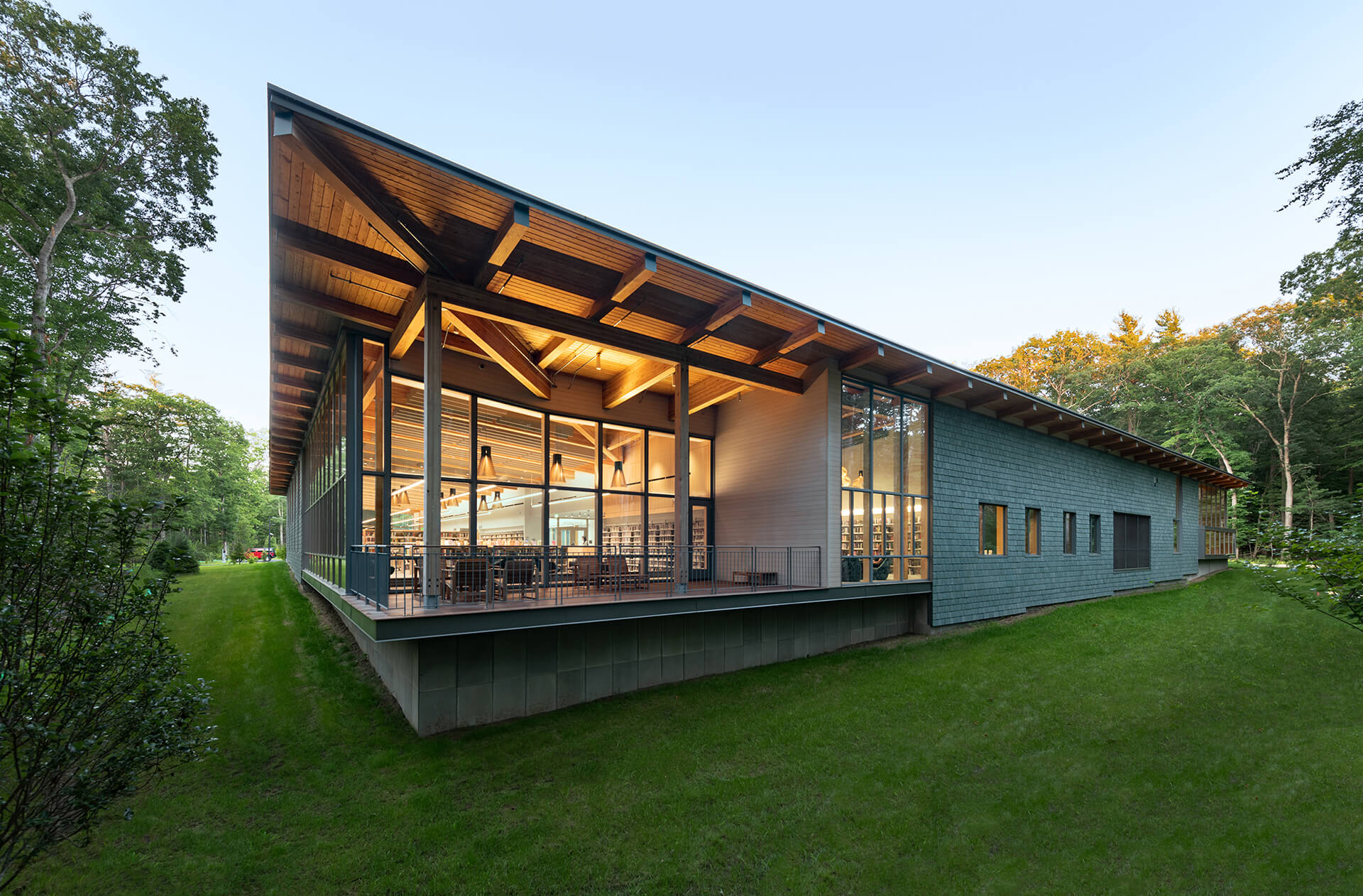 Exterior view with the porch at the Norwell Public Library